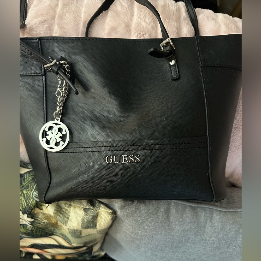 Guess Black Shoulder Bag with Sleek Design